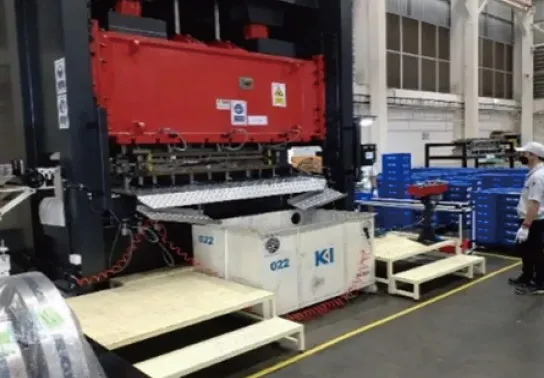 400t 順送プレスライン